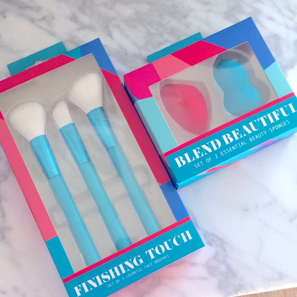 NIB! Beauty bundle of 3 cosmetic face brushes and 2 essential beauty sponges.